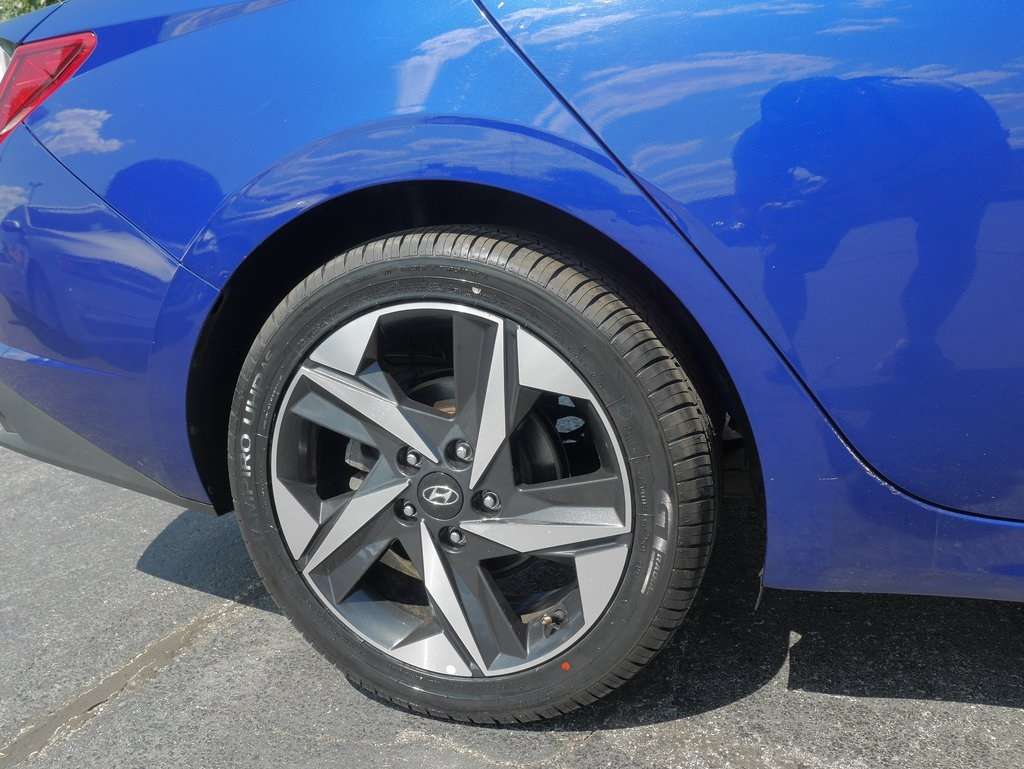 2021 Hyundai Elantra Limited photo 9
