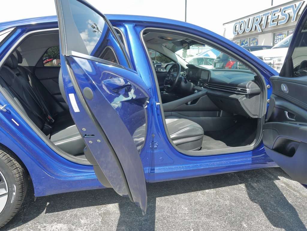2021 Hyundai Elantra Limited photo 10