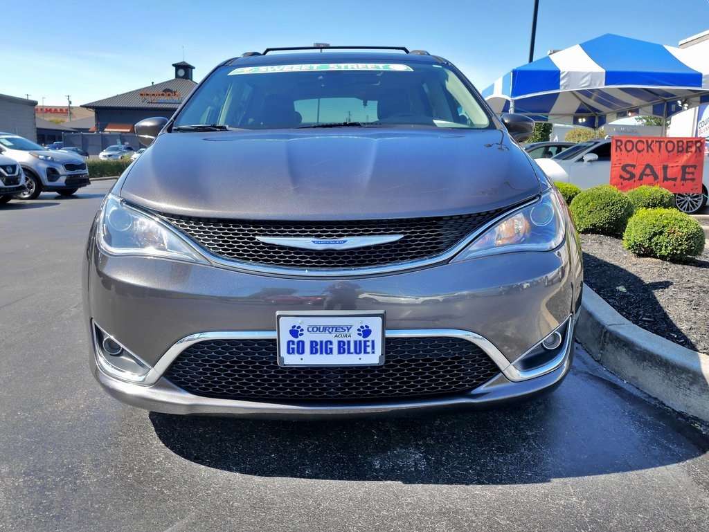 2018 Chrysler Pacifica Touring Plus photo 3