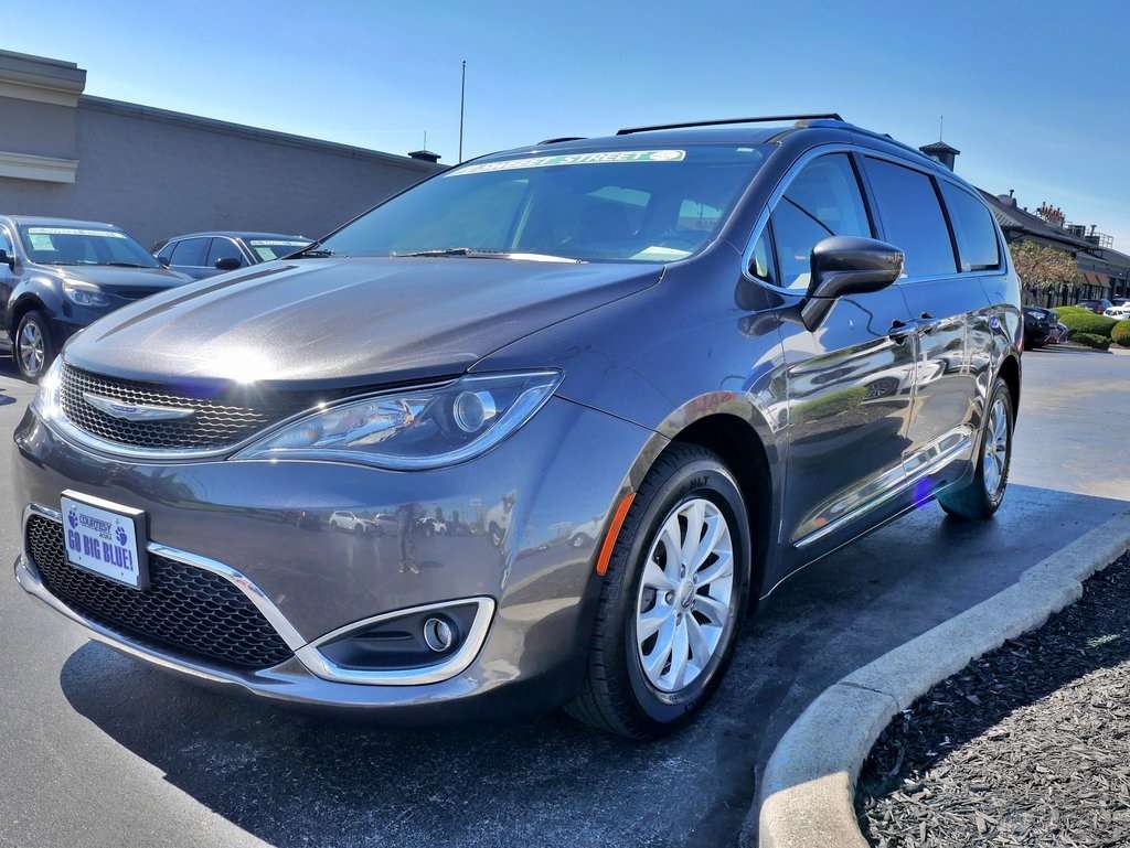 2018 Chrysler Pacifica Touring Plus photo 4