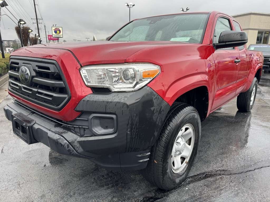 2018 Toyota Tacoma SR's photo