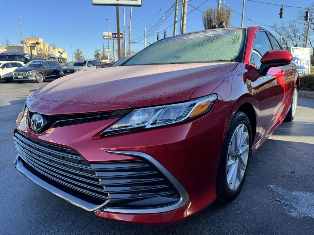 2024 Toyota Camry LE's photo