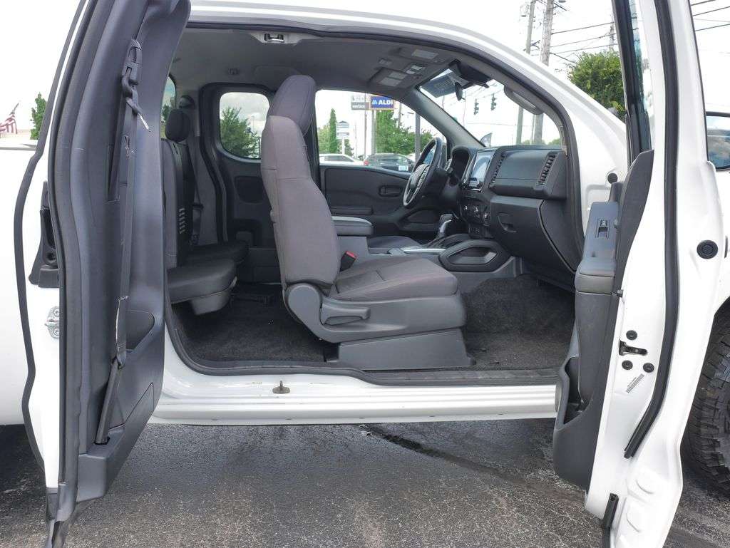 2022 Nissan Frontier S - Photo 10