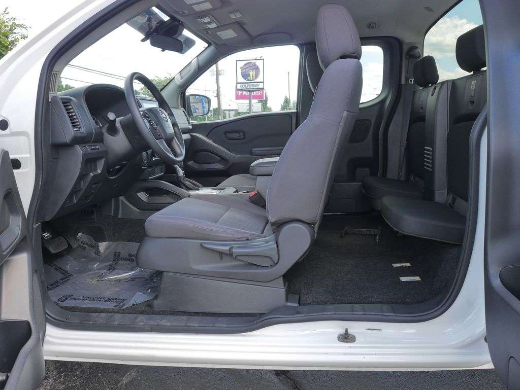 2022 Nissan Frontier S - Photo 16