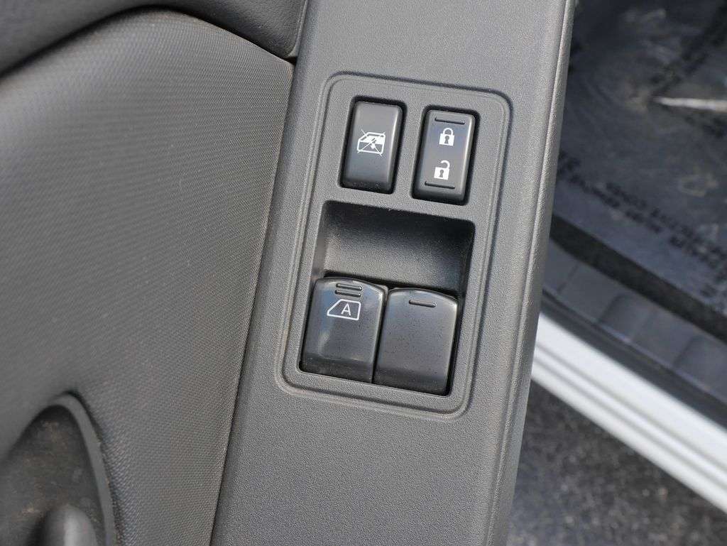 2022 Nissan Frontier S - Photo 18
