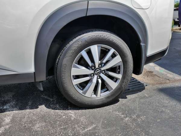 2024 Nissan Pathfinder SL - photo 9