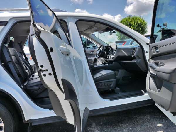 2024 Nissan Pathfinder SL - photo 10