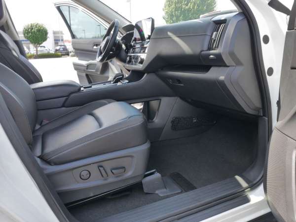 2024 Nissan Pathfinder SL - photo 12