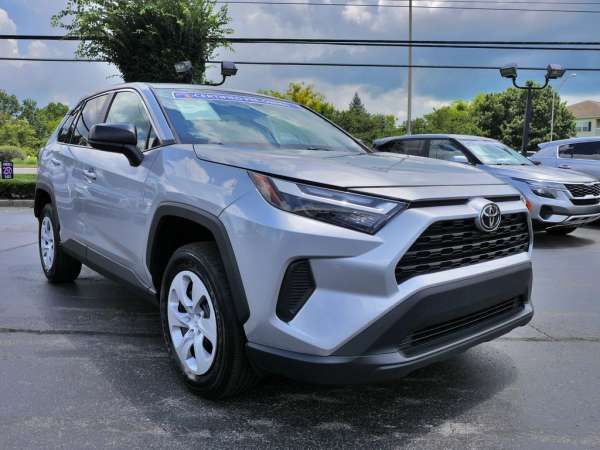 2025 Toyota RAV4 LE - photo 3
