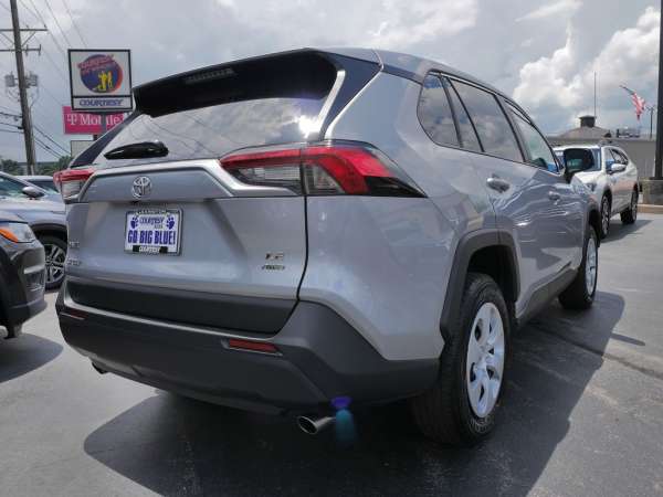 2025 Toyota RAV4 LE - photo 5