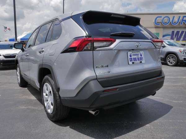 2025 Toyota RAV4 LE - photo 7