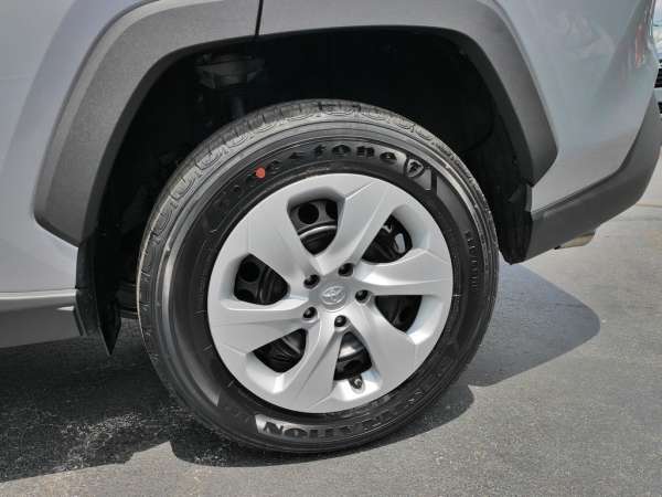 2025 Toyota RAV4 LE - photo 9