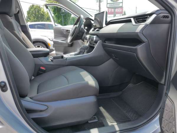 2025 Toyota RAV4 LE - photo 12