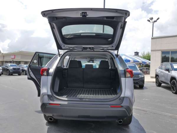 2025 Toyota RAV4 LE - photo 15