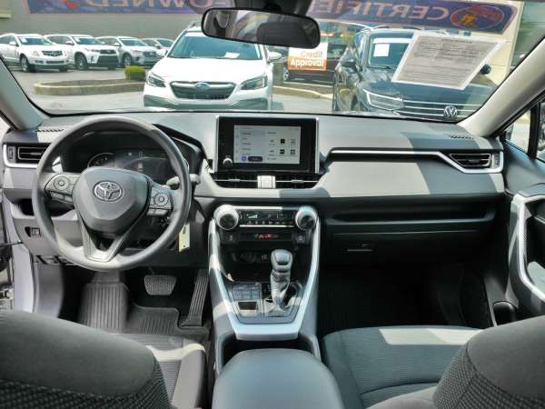 2025 Toyota RAV4 LE - photo 18