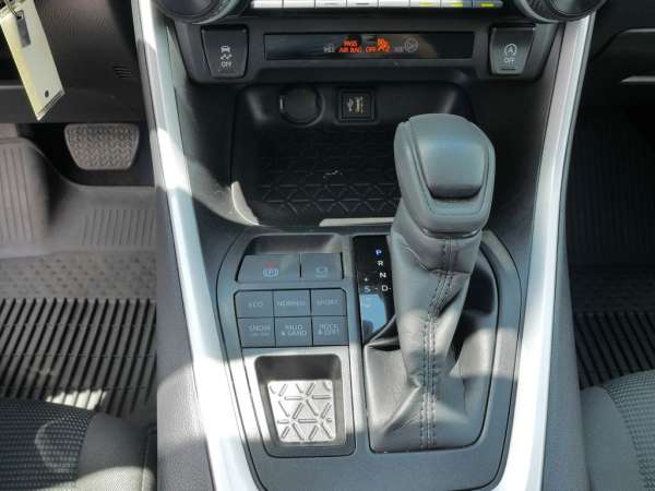2025 Toyota RAV4 LE - photo 26