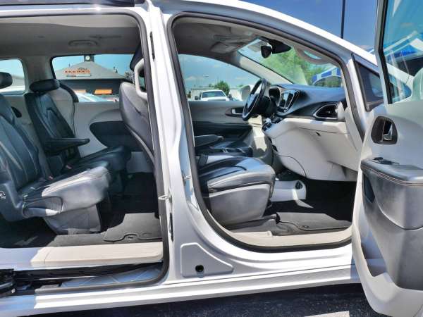 2019 Chrysler Pacifica Touring L - photo 10