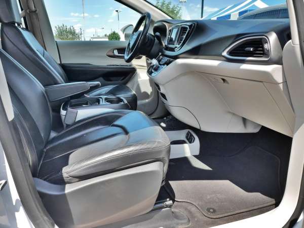 2019 Chrysler Pacifica Touring L - photo 12