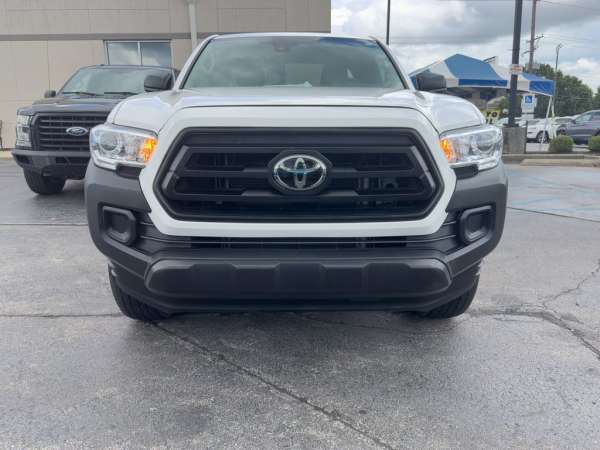 2022 Toyota Tacoma SR - photo 2