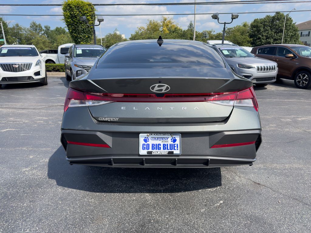 2024 Hyundai Elantra SE - Photo 6