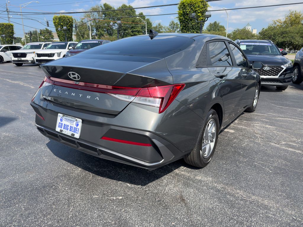 2024 Hyundai Elantra SE - Photo 7