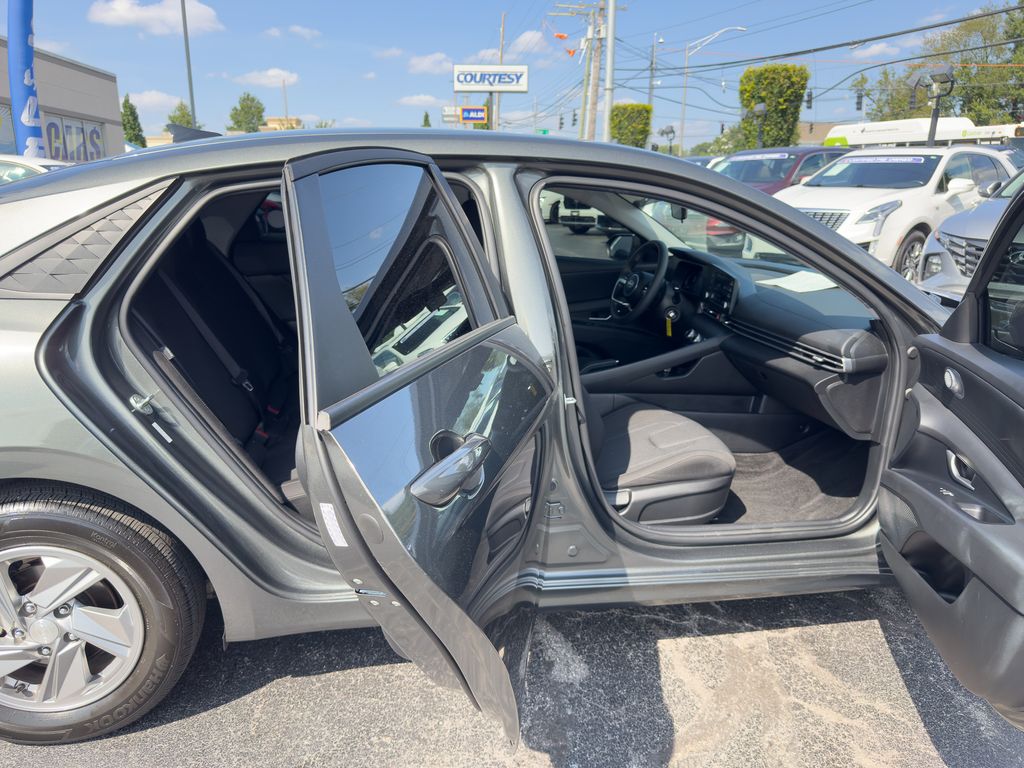 2024 Hyundai Elantra SE - Photo 10