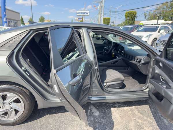2024 Hyundai Elantra SE - photo 10