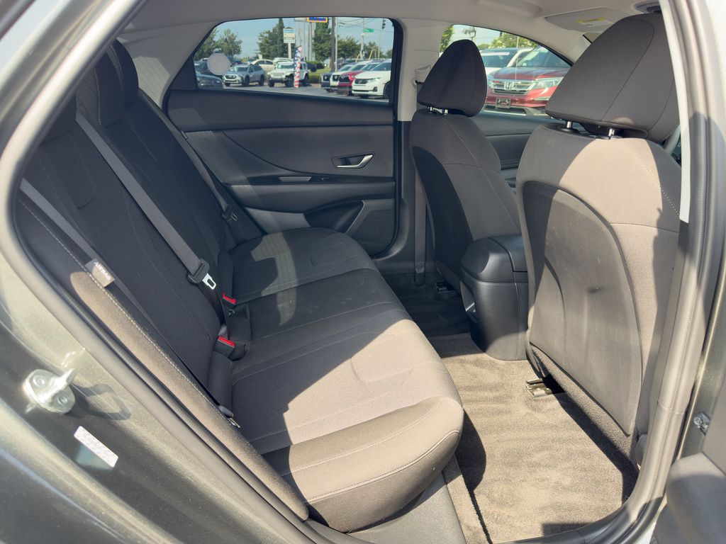 2024 Hyundai Elantra SE - Photo 11