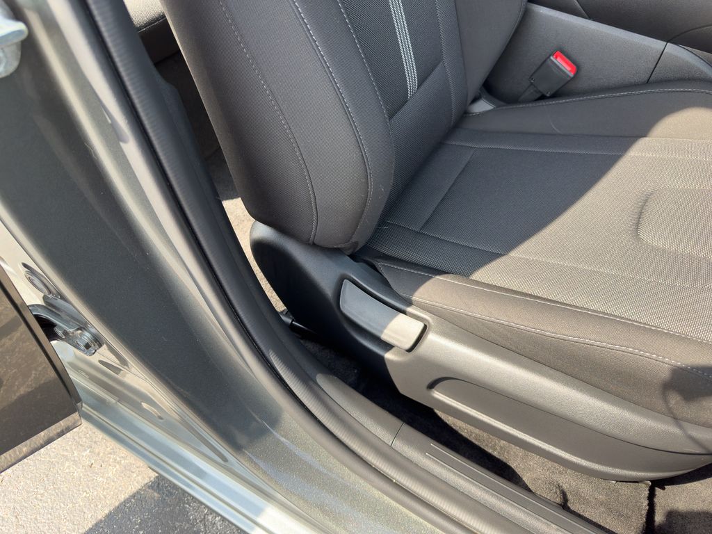 2024 Hyundai Elantra SE - Photo 13