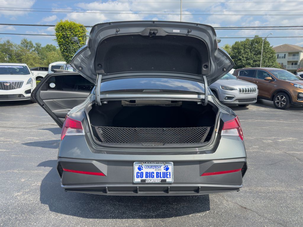 2024 Hyundai Elantra SE - Photo 15