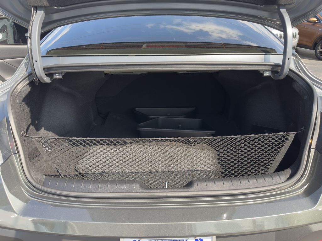 2024 Hyundai Elantra SE - Photo 16