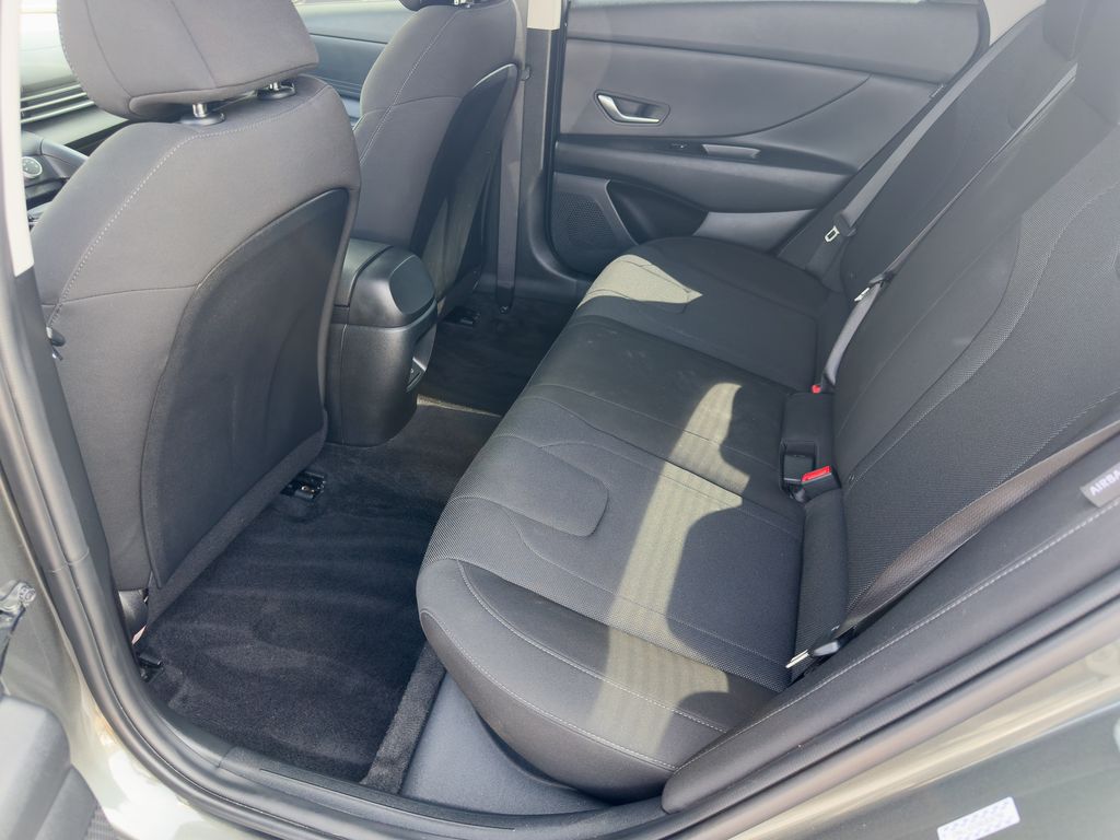 2024 Hyundai Elantra SE - Photo 17
