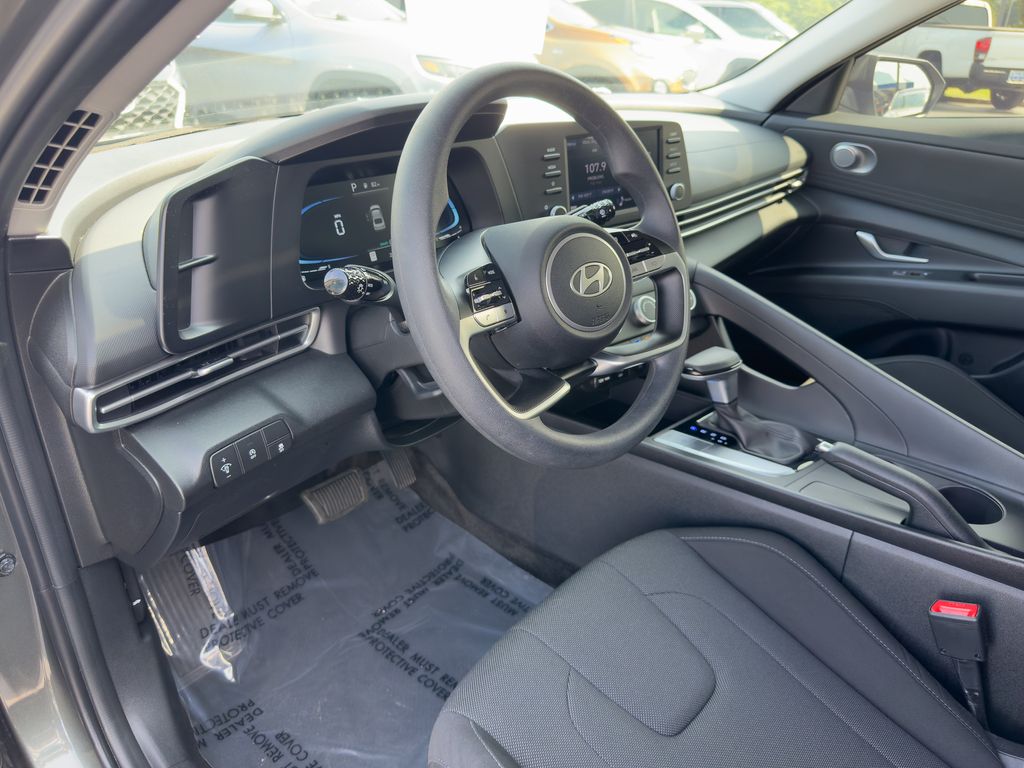 2024 Hyundai Elantra SE - Photo 22
