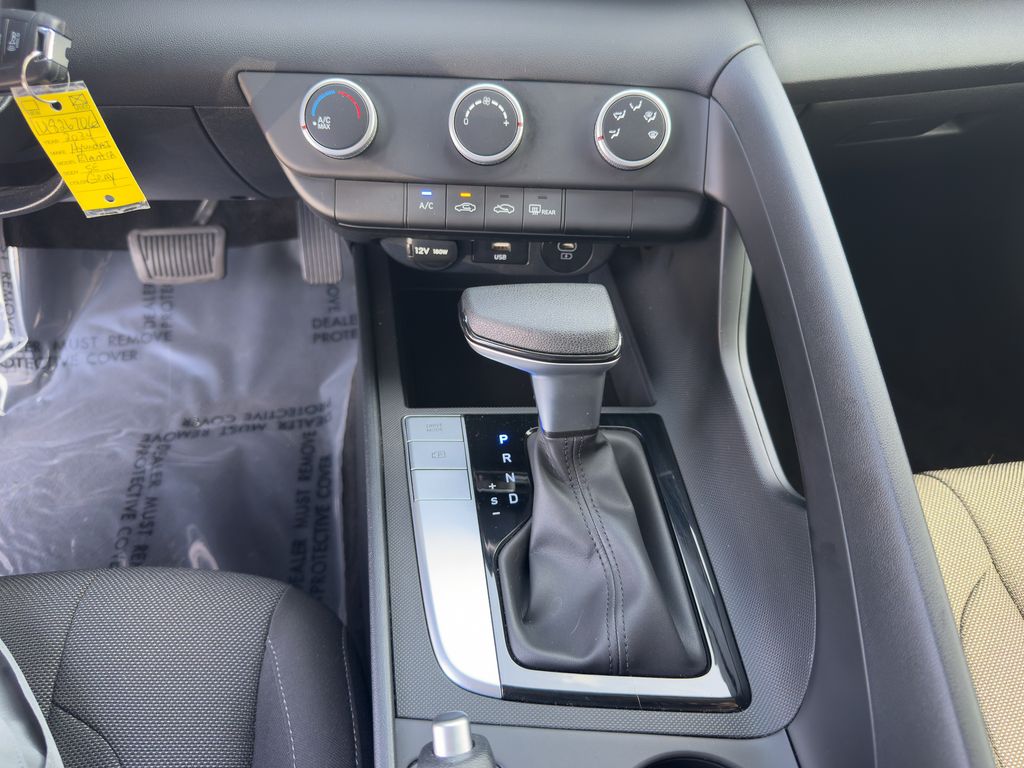 2024 Hyundai Elantra SE - Photo 26