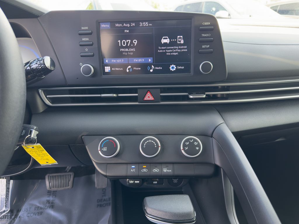 2024 Hyundai Elantra SE - Photo 27