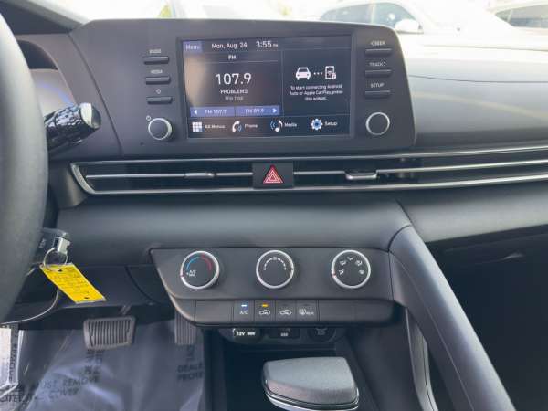 2024 Hyundai Elantra SE - photo 27