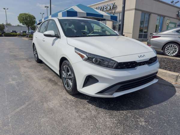 2024 Kia Forte LXS - photo 2