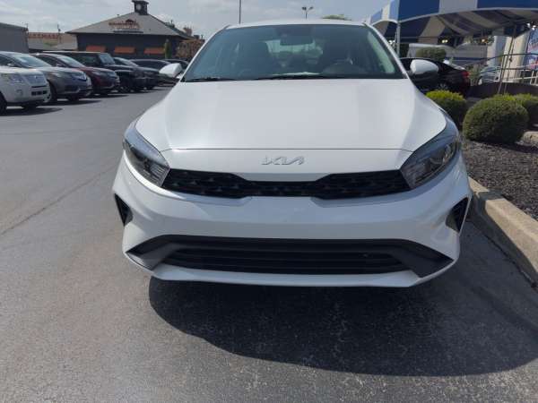 2024 Kia Forte LXS - photo 3