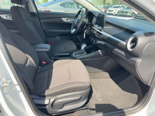 2024 Kia Forte LXS - photo 12