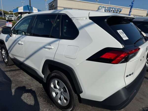 2025 Toyota RAV4 LE - photo 2