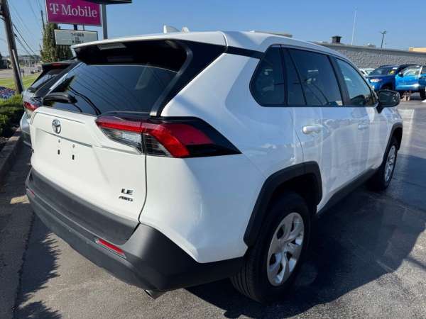 2025 Toyota RAV4 LE - photo 4
