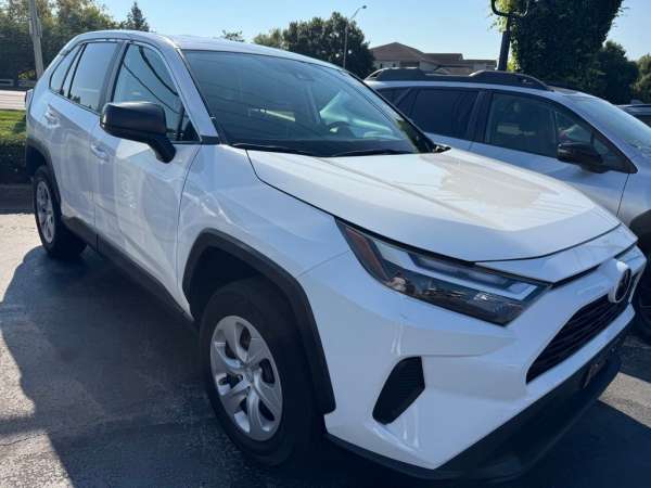 2025 Toyota RAV4 LE - photo 5
