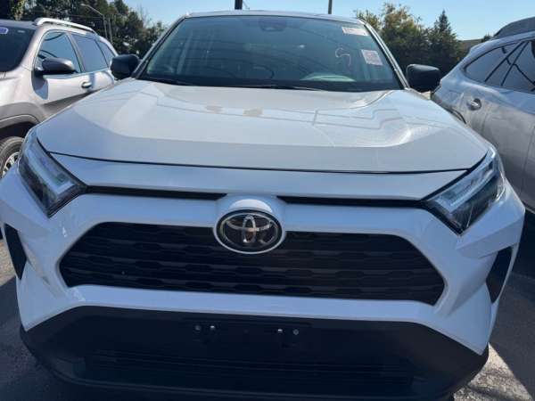 2025 Toyota RAV4 LE - photo 6