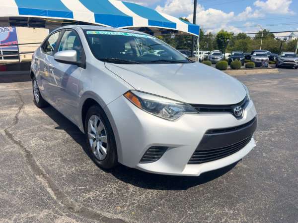 2015 Toyota Corolla LE - photo 2