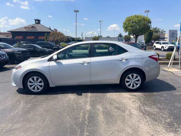 2015 Toyota Corolla LE - photo 4