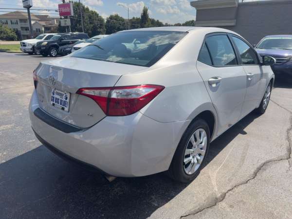 2015 Toyota Corolla LE - photo 7