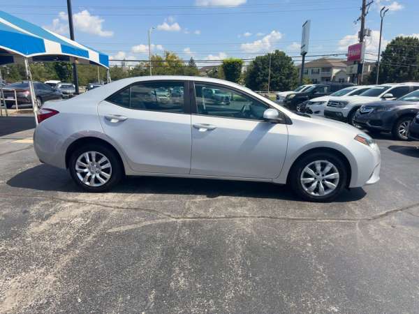 2015 Toyota Corolla LE - photo 8