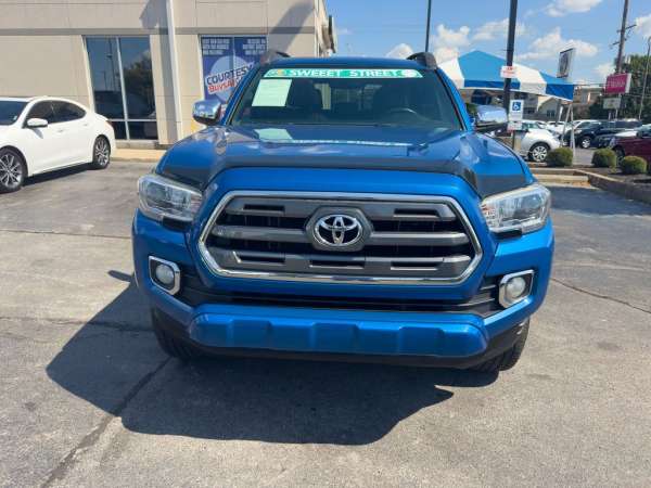 2017 Toyota Tacoma Limited - photo 2