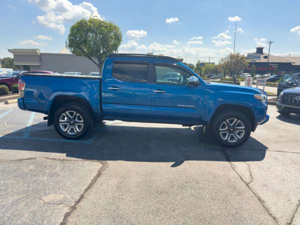2017 Toyota Tacoma Limited - photo 4