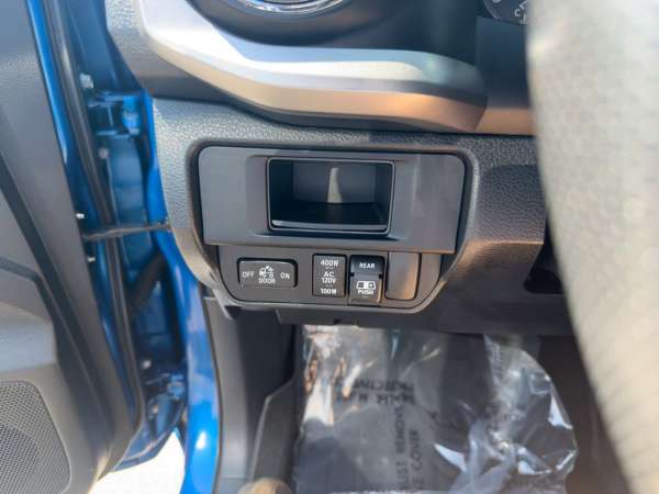 2017 Toyota Tacoma Limited - photo 22